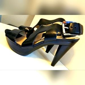 NEW AND GORGEOUS FINE LEATHER BLACK MICHAEL KORS SZ 10 STACKED HEELS.